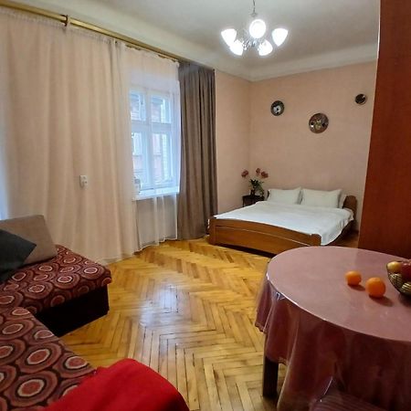 Бюджетная Квартира На Леси Украинки Lviv Bagian luar foto