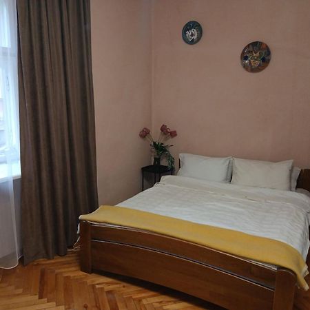 Бюджетная Квартира На Леси Украинки Lviv Bagian luar foto